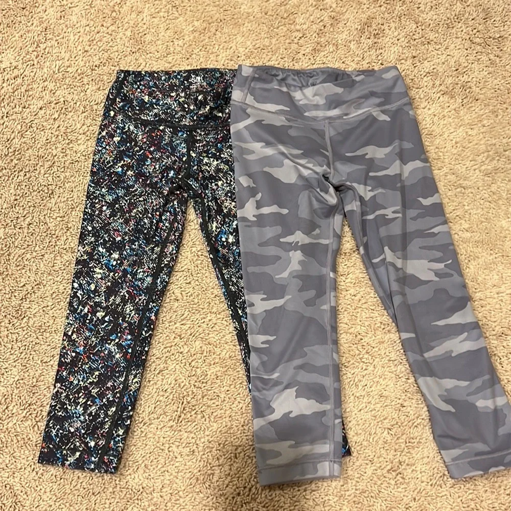 2 pair Athleta girl chit chat capri. Size Medium 8-10, excellent condition - Picture 1 of 5